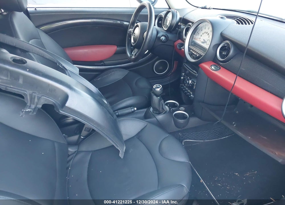 2011 MINI COOPER S VIN: WMWSV3C53BTY23605