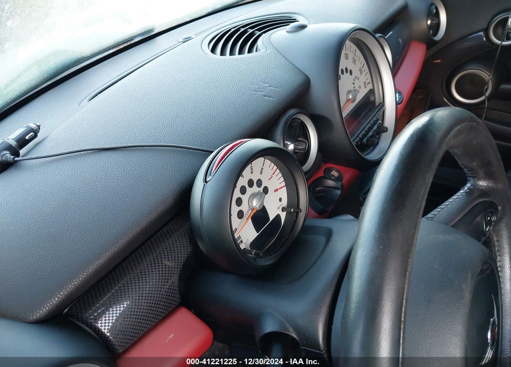 2011 MINI COOPER S VIN: WMWSV3C53BTY23605
