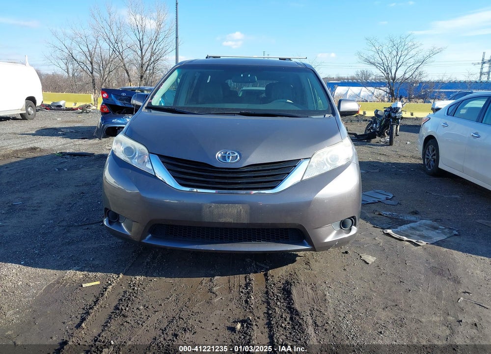 2014 TOYOTA SIENNA LE V6 8 PASSENGER VIN: 5TDKK3DC6ES464679