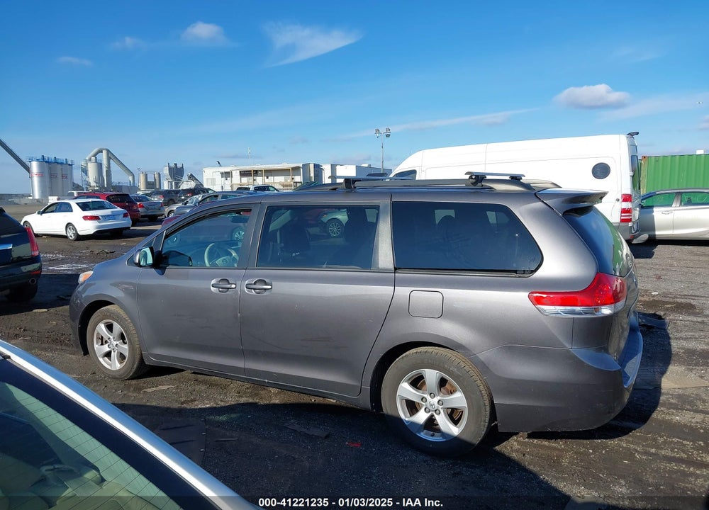 2014 TOYOTA SIENNA LE V6 8 PASSENGER VIN: 5TDKK3DC6ES464679