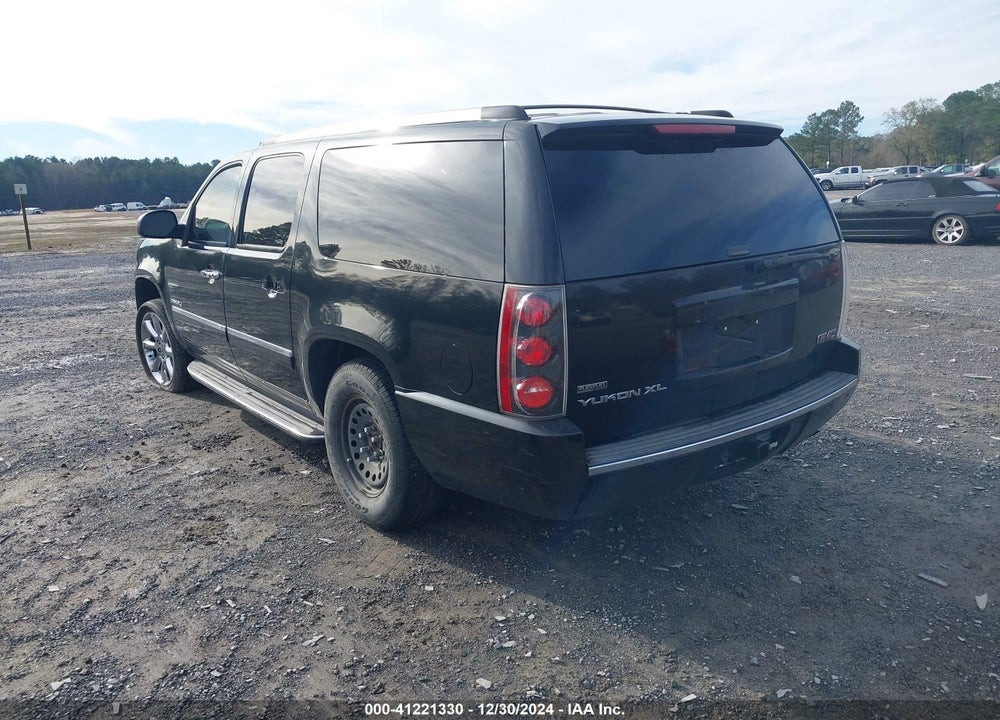 2011 GMC YUKON XL 1500 DENALI VIN: 1GKS1MEF2BR168705