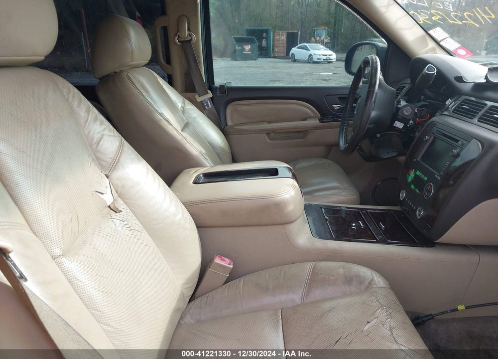 2011 GMC YUKON XL 1500 DENALI VIN: 1GKS1MEF2BR168705