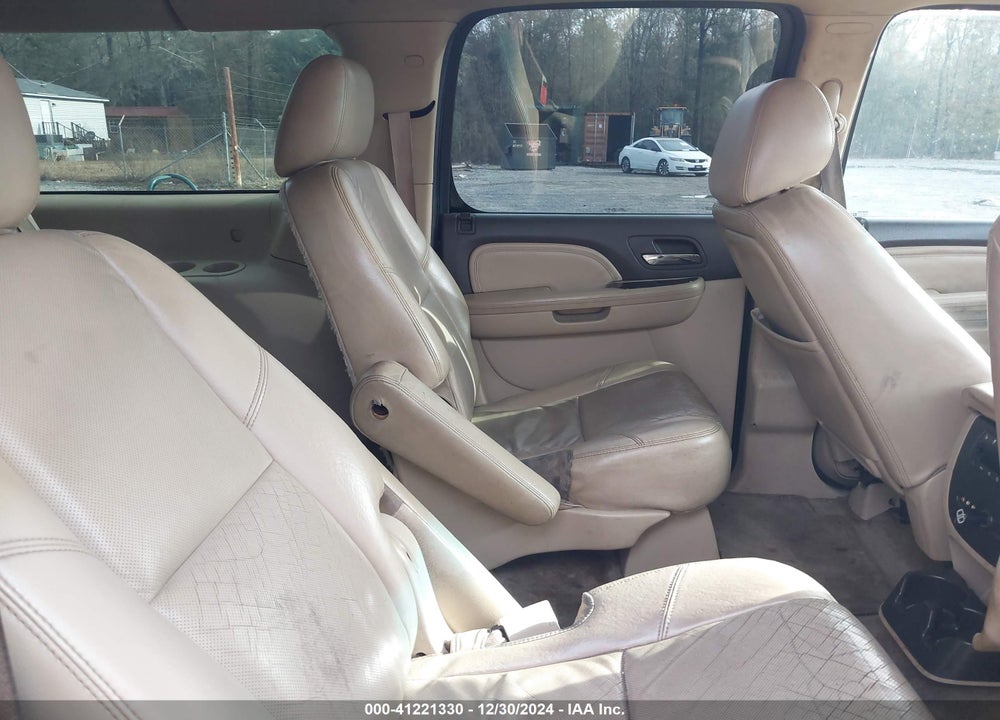 2011 GMC YUKON XL 1500 DENALI VIN: 1GKS1MEF2BR168705