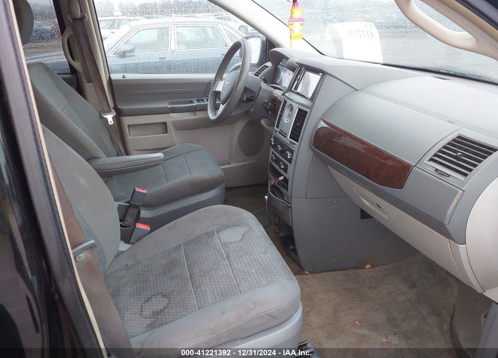 2009 CHRYSLER TOWN & COUNTRY LX VIN: 2A8HR44E69R644409