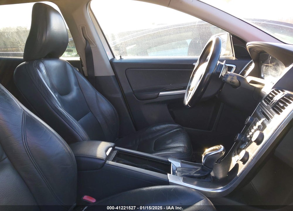 2014 VOLVO XC60 T6 R-DESIGN VIN: YV4902DZ0E2522258