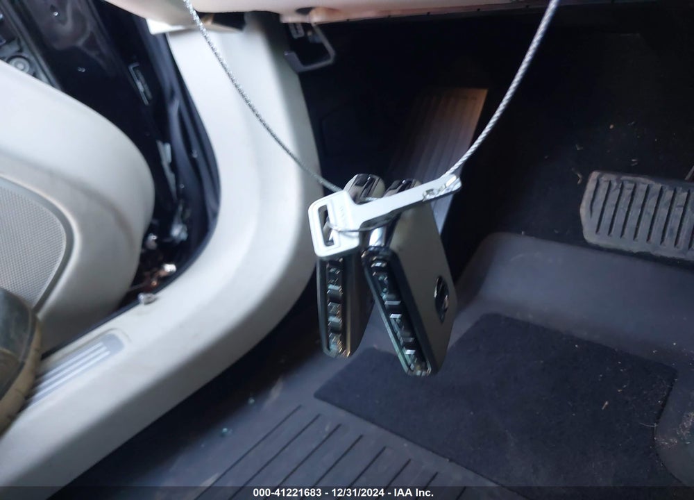 2019 VOLVO XC60 T5 INSCRIPTION VIN: LYV102DL1KB242693