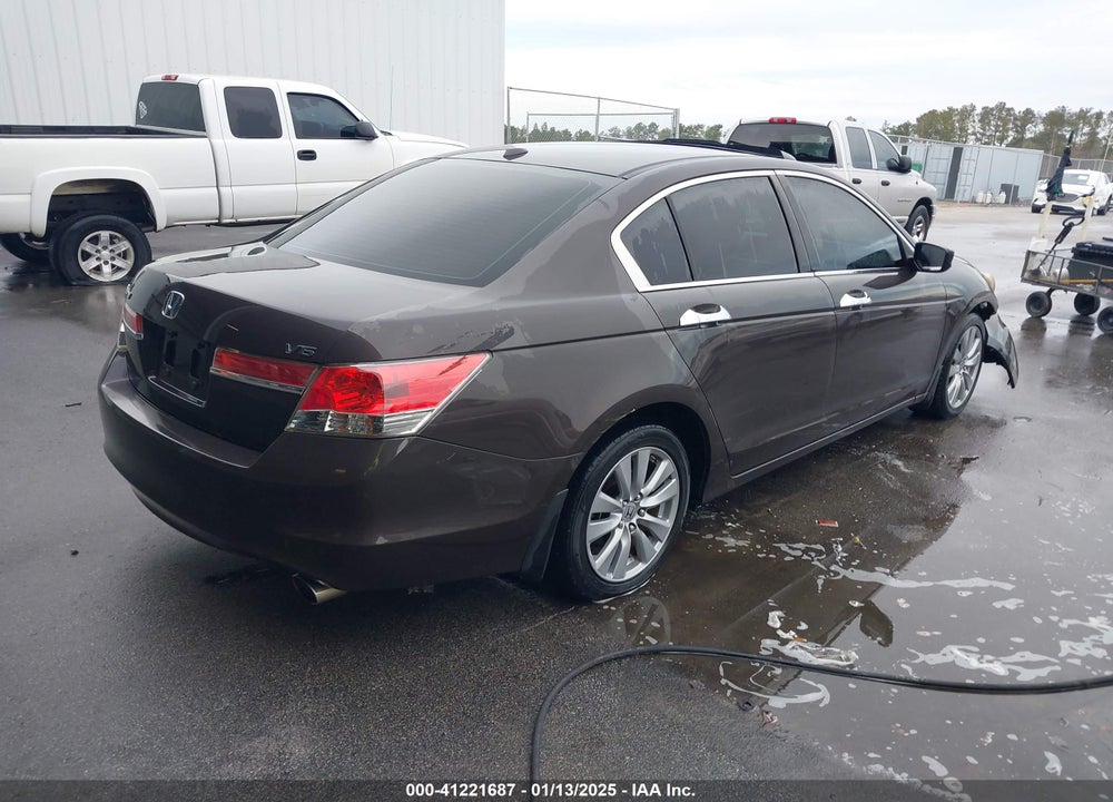 2011 HONDA ACCORD VIN: 1HGCP3F89BA004943