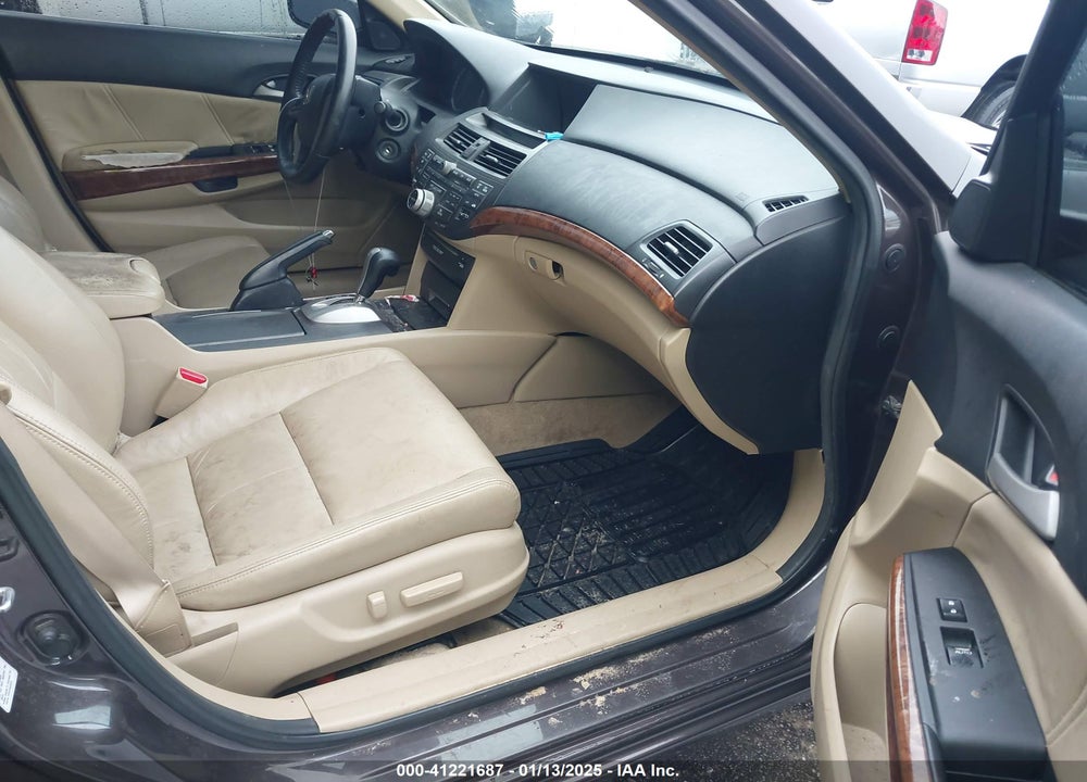 2011 HONDA ACCORD VIN: 1HGCP3F89BA004943
