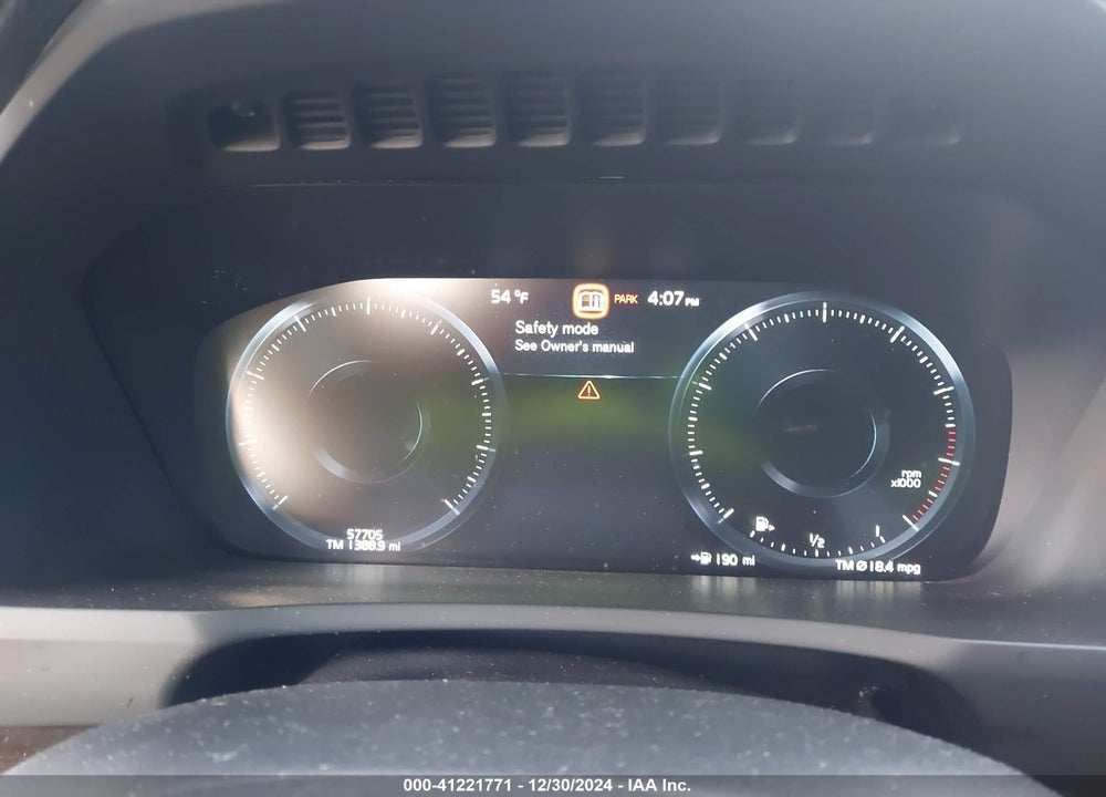2018 VOLVO XC90 T6 MOMENTUM VIN: YV4A22PK4J1368692