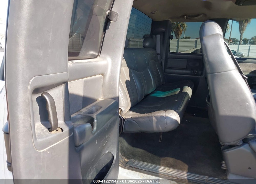 2000 CHEVROLET SILVERADO 1500 LT VIN: 2GCEC19T4Y1200024
