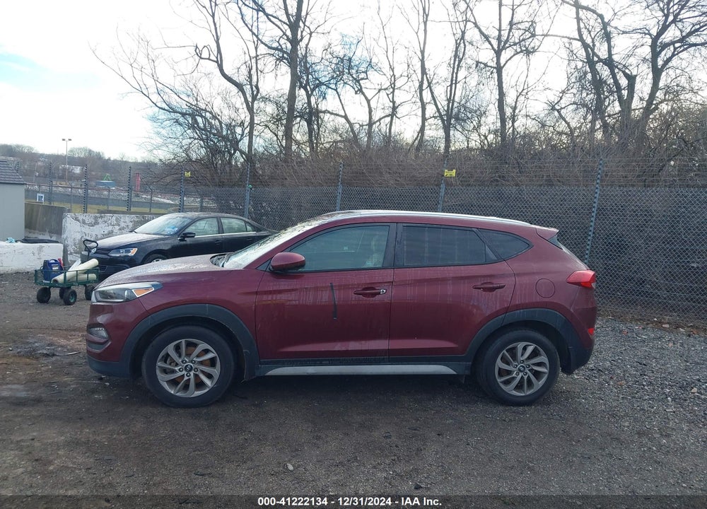 2017 HYUNDAI TUCSON SE VIN: KM8J3CA41HU445880