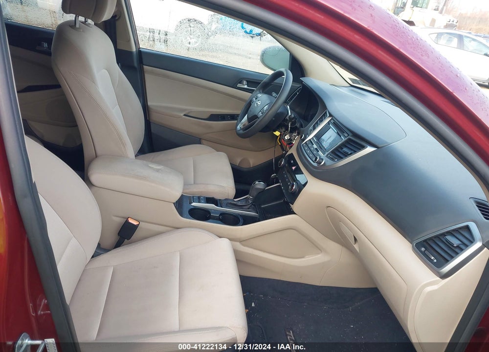 2017 HYUNDAI TUCSON SE VIN: KM8J3CA41HU445880