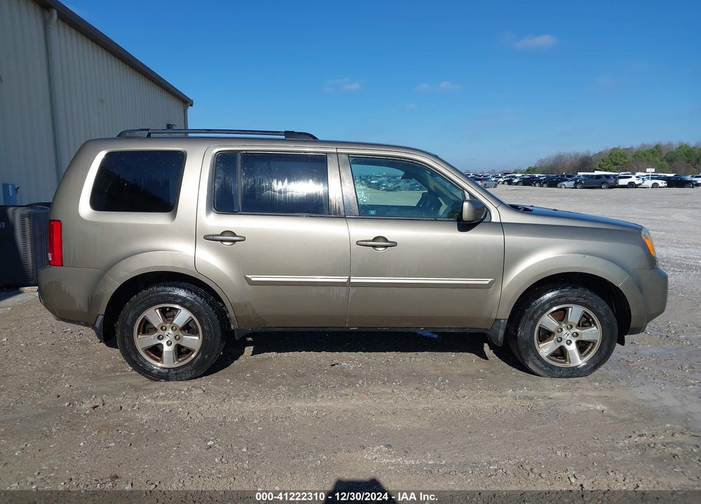 2011 HONDA PILOT EX-L VIN: 5FNYF3H59BB005639