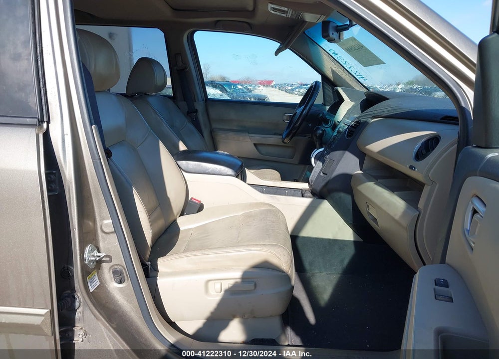 2011 HONDA PILOT EX-L VIN: 5FNYF3H59BB005639