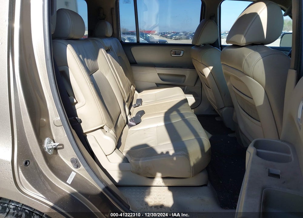 2011 HONDA PILOT EX-L VIN: 5FNYF3H59BB005639