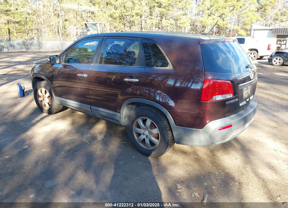 2011 KIA SORENTO LX VIN: 5XYKT3A15BG126974