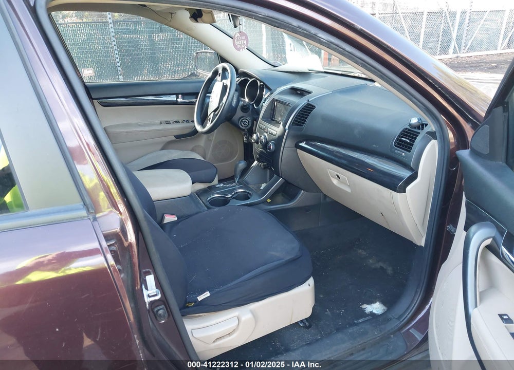 2011 KIA SORENTO LX VIN: 5XYKT3A15BG126974