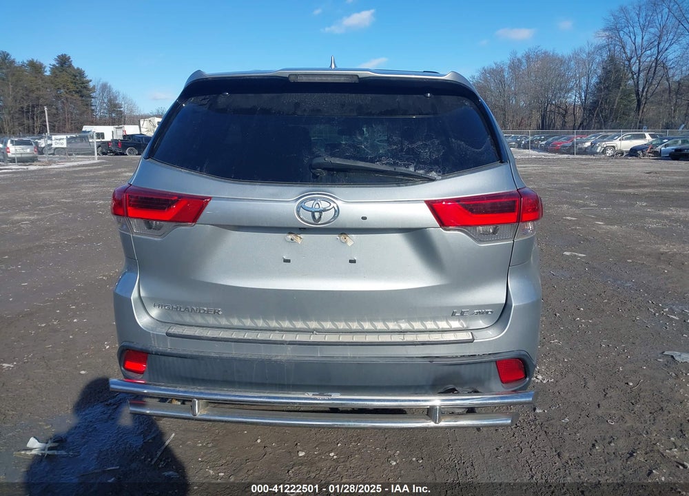 2018 TOYOTA HIGHLANDER LE PLUS VIN: 5TDBZRFH4JS884880