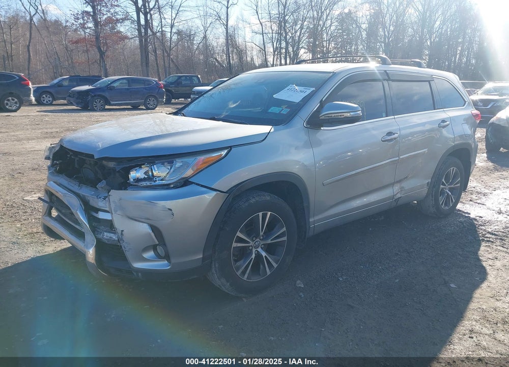 2018 TOYOTA HIGHLANDER LE PLUS VIN: 5TDBZRFH4JS884880