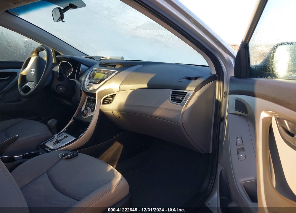 2012 HYUNDAI ELANTRA VIN: 5NPDH4AE7CH077127