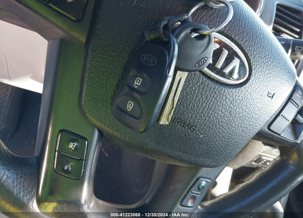 2013 KIA SORENTO LX V6 VIN: 5XYKTDA25DG382260