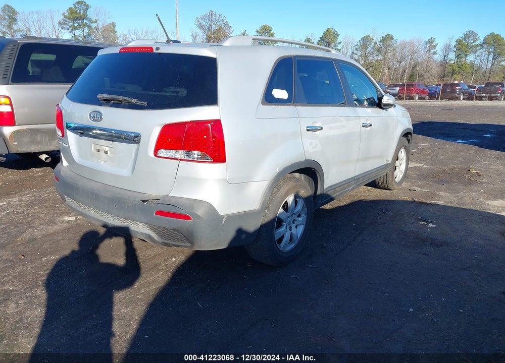 2013 KIA SORENTO LX V6 VIN: 5XYKTDA25DG382260
