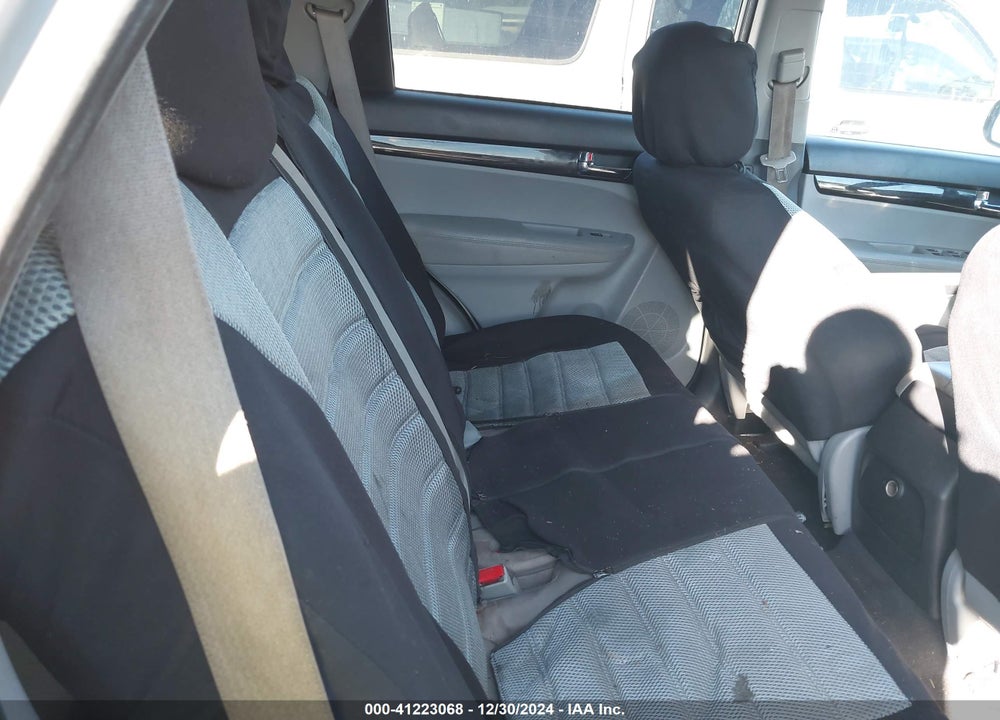 2013 KIA SORENTO LX V6 VIN: 5XYKTDA25DG382260
