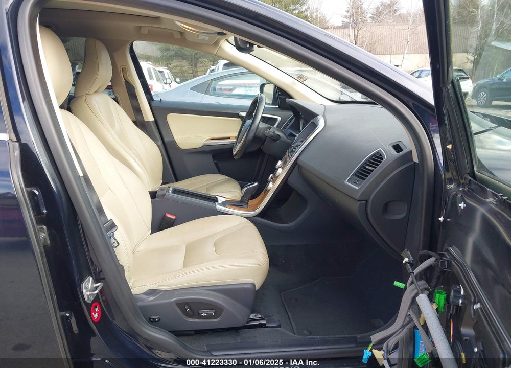2017 VOLVO XC60 T5 INSCRIPTION VIN: YV440MRU3H2130429