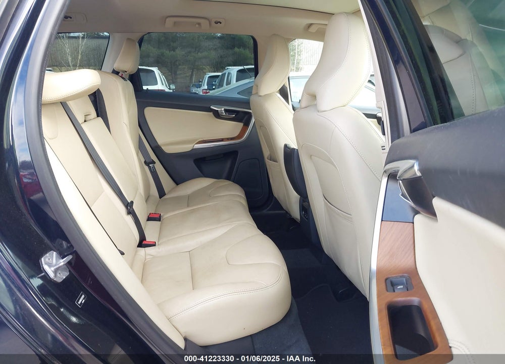 2017 VOLVO XC60 T5 INSCRIPTION VIN: YV440MRU3H2130429