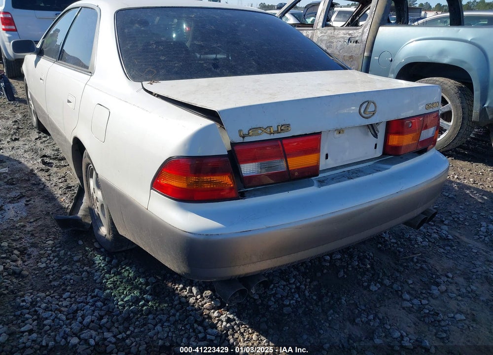 1998 LEXUS ES 300 VIN: JT8BF28G1W5045429