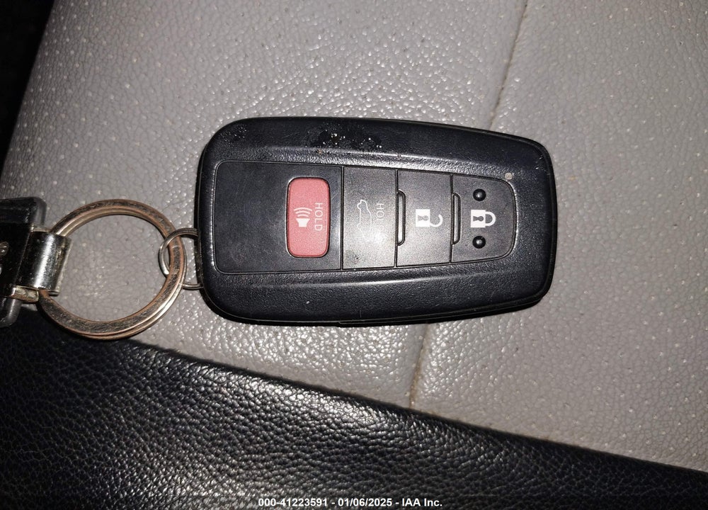 2020 TOYOTA RAV4 HYBRID XLE VIN: 2T3RWRFV1LW080177