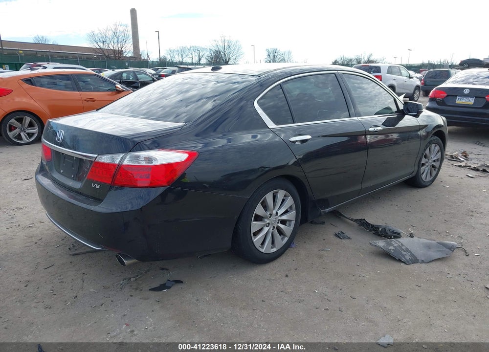 2015 HONDA ACCORD VIN: 1HGCR3F83FA006767