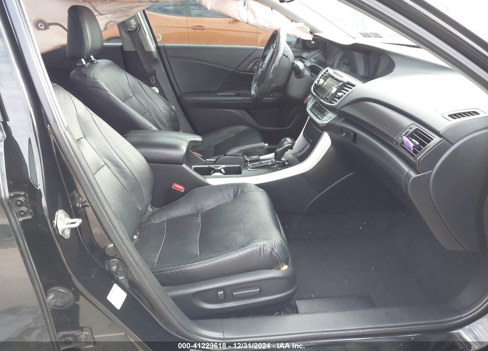 2015 HONDA ACCORD VIN: 1HGCR3F83FA006767