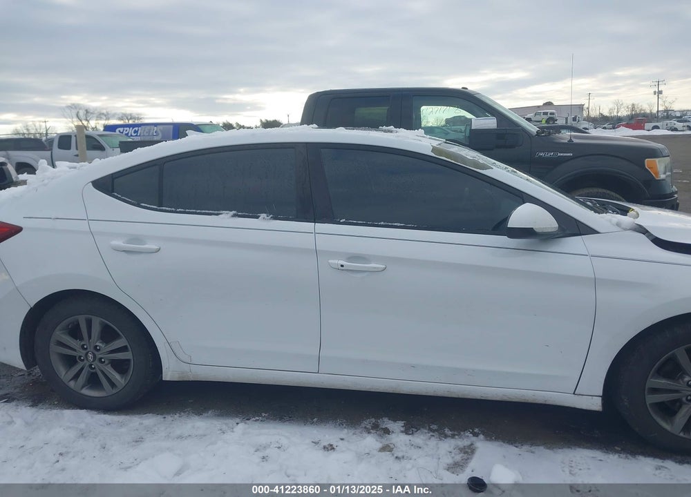 2017 HYUNDAI ELANTRA VIN: 5NPD84LF9HH194124