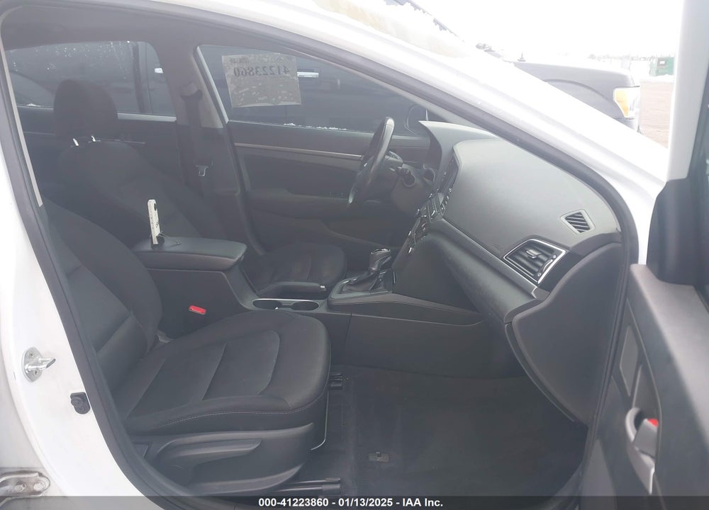 2017 HYUNDAI ELANTRA VIN: 5NPD84LF9HH194124