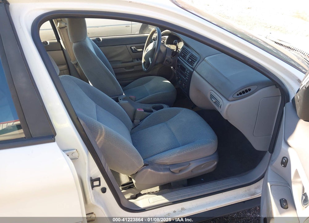 2001 FORD TAURUS LX VIN: 1FAFP52201A231368