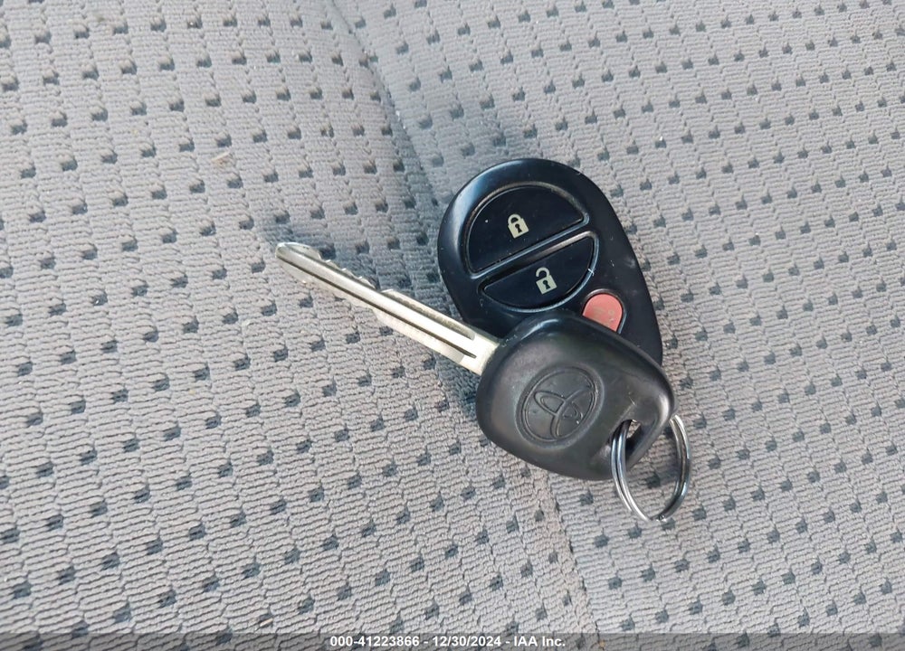 2006 TOYOTA SIENNA LE VIN: 5TDBA23C56S074771