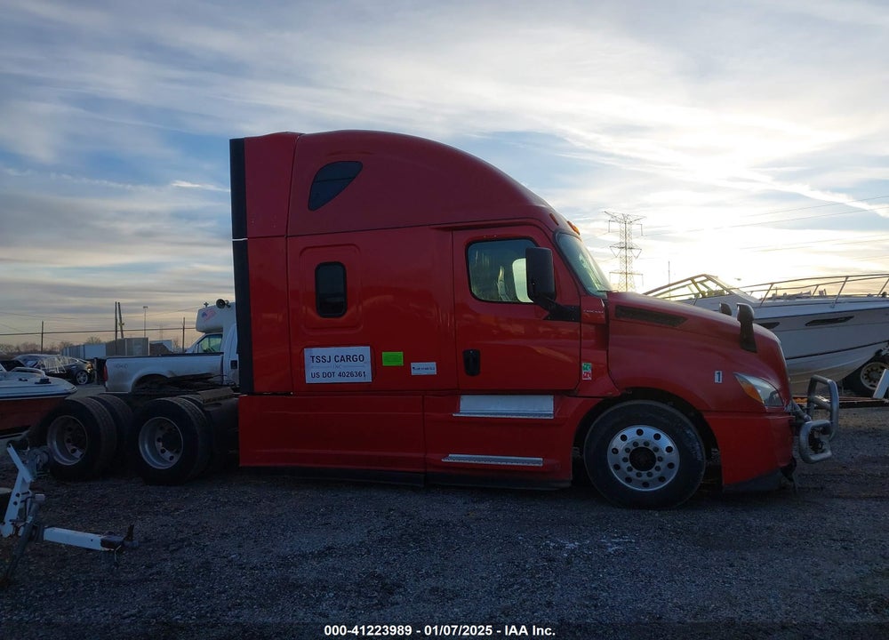 2018 FREIGHTLINER NEW CASCADIA 126 VIN: 3AKGHHDR4JSHJ0713