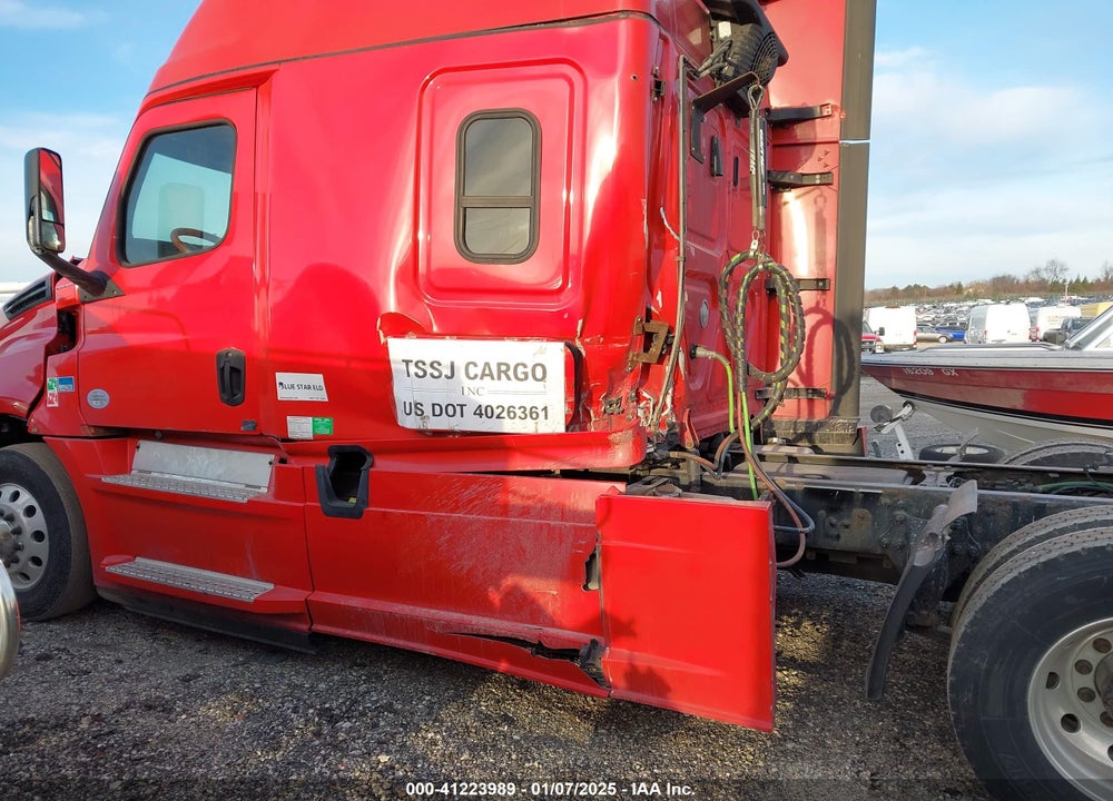 2018 FREIGHTLINER NEW CASCADIA 126 VIN: 3AKGHHDR4JSHJ0713