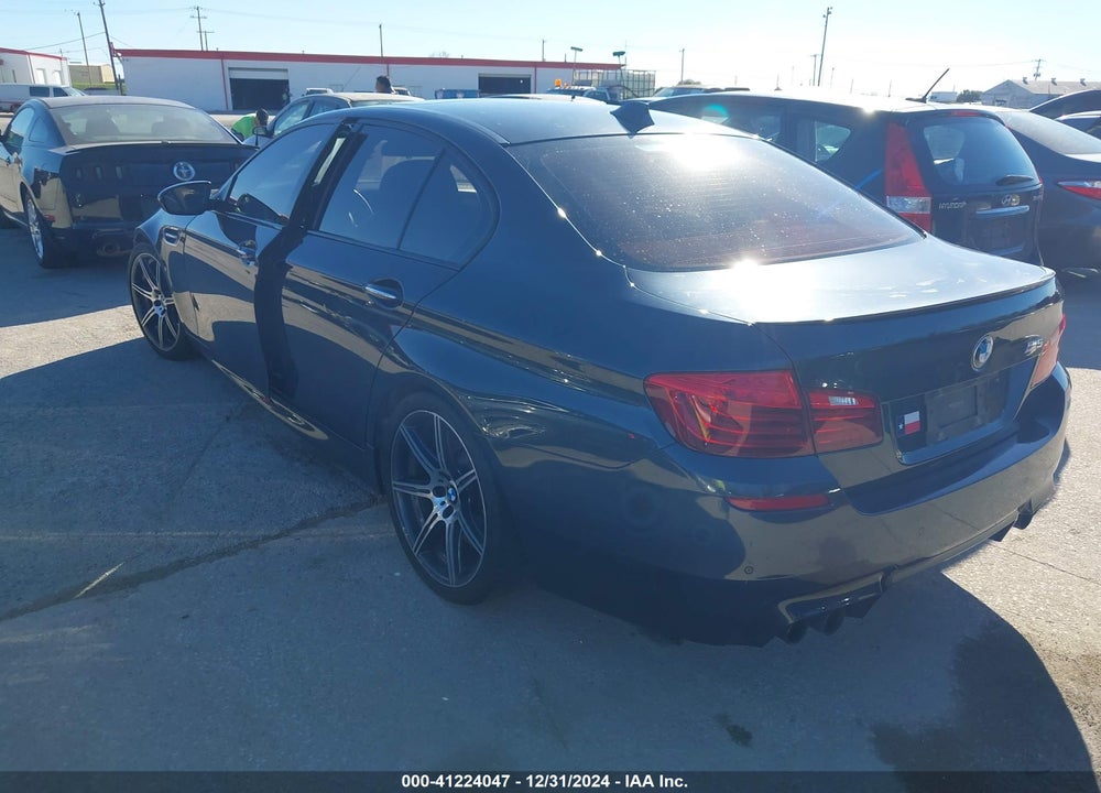 2014 BMW M5 VIN: WBSFV9C55ED593211