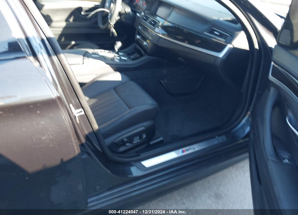 2014 BMW M5 VIN: WBSFV9C55ED593211