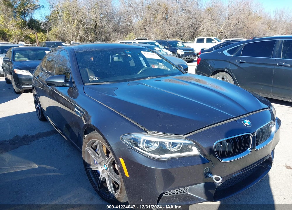 2014 BMW M5 VIN: WBSFV9C55ED593211