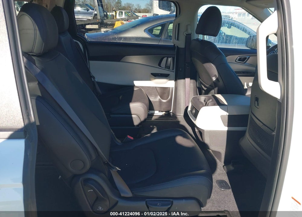 2024 KIA CARNIVAL MPV LX SEAT PACKAGE VIN: KNDNB4H36R6321007