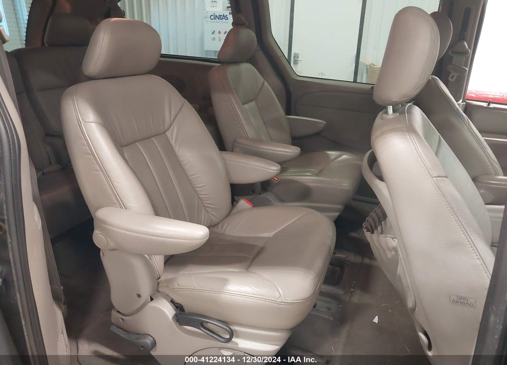 2001 CHRYSLER TOWN & COUNTRY LXI VIN: 2C8GP54L01R175902