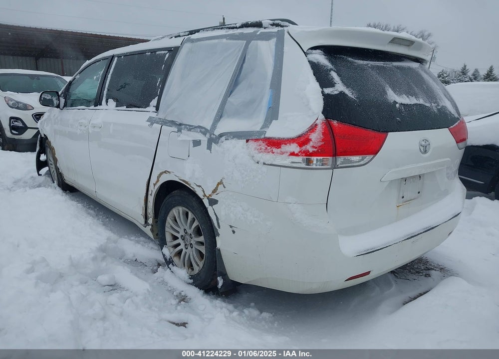 2012 TOYOTA SIENNA XLE V6 8 PASSENGER VIN: 5TDYK3DC5CS267459