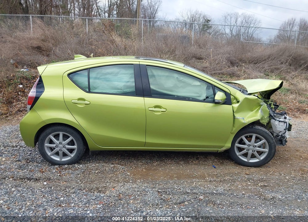 2015 TOYOTA PRIUS C VIN: JTDKDTB38F1114272