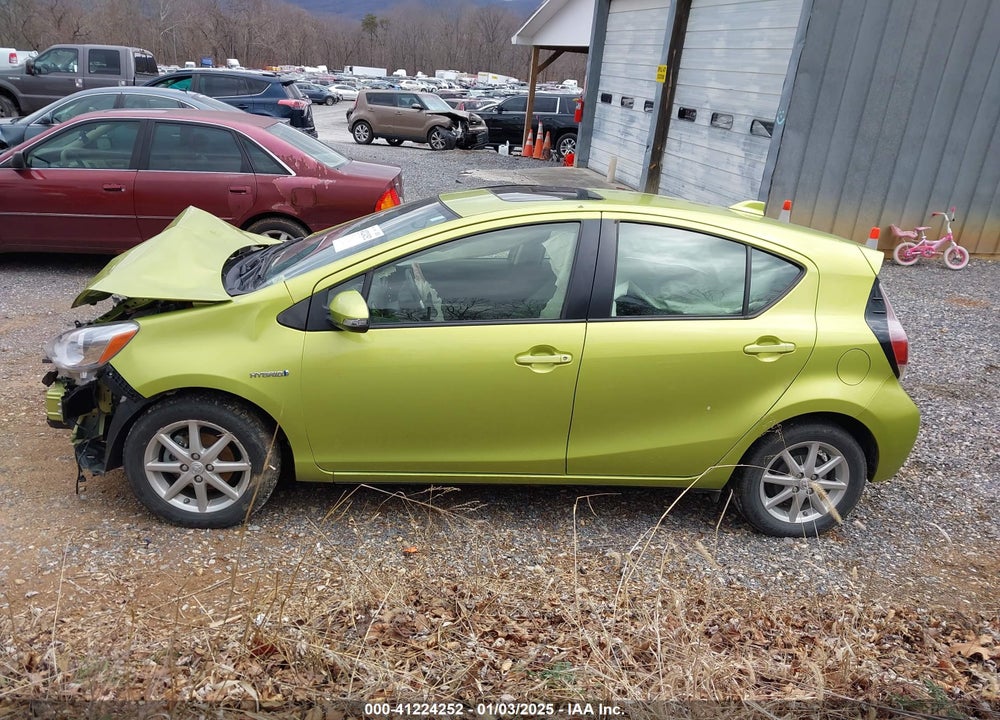 2015 TOYOTA PRIUS C VIN: JTDKDTB38F1114272