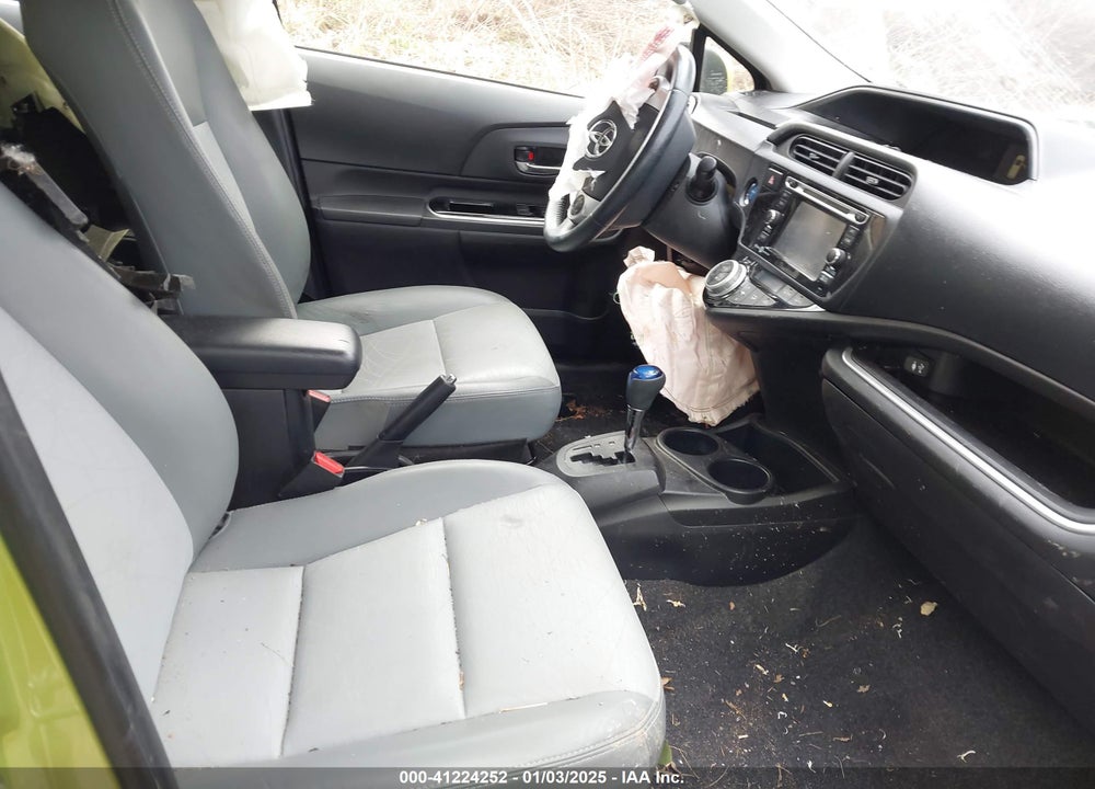 2015 TOYOTA PRIUS C VIN: JTDKDTB38F1114272