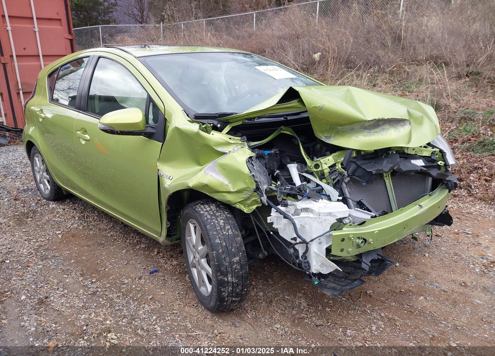 2015 TOYOTA PRIUS C VIN: JTDKDTB38F1114272