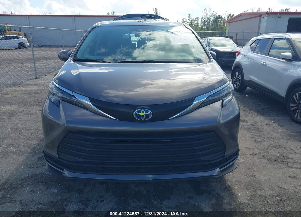 2024 TOYOTA SIENNA LE VIN: 5TDKRKEC3RS187306
